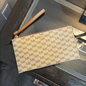 Michael Kors Pouch Wristlet